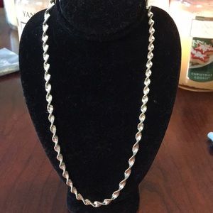 SPARKLY PREX Sterling Silver Diamond Cut Necklace